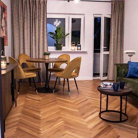 Apartament Przy Metrze Wierzbno Z Nuta Vintage Βαρσοβία Εξωτερικό φωτογραφία